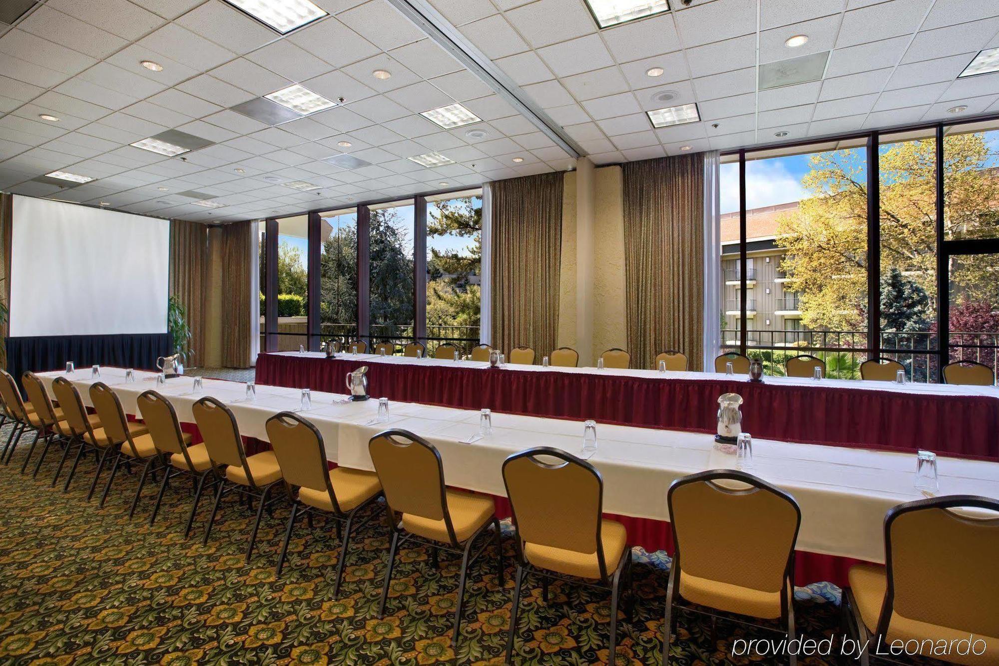 Doubletree By Hilton Sacramento Hotel Instalações foto